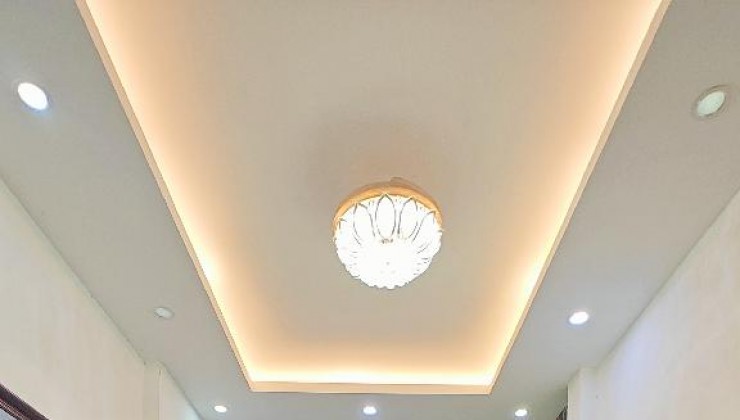 Bán nhà 45M 5 Tầng Ngõ 521 phố Trương Định gần Toà Nhà Nam Đô. 8m ra Ô tô trán. Phố Trương Định quận Hoàng Mai - Hà Nội.